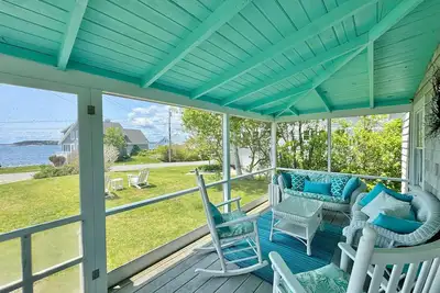 Image de Ship's Wheel - Charming Ocean View in Ocean Point!