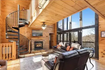 Image de Pigeon Forge Getaway, Pool Table, Hot Tub