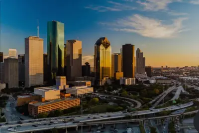 Image de Cozy 4-bedroom house located in a quiet gated suburban neighborhood.