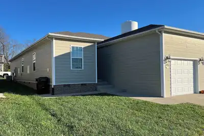 Image de 3 Bed 2 Bath Modern Apartment, Utilities Included, Near I-75