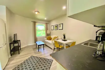 Image de Cozy private one bedroom suite