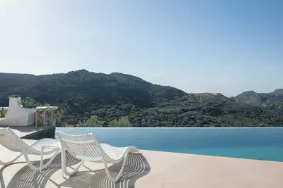Image de Charming 3-bedroom villa in delightful Palaiochora with fitness room,