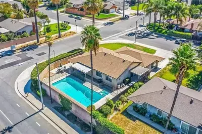 Image de Shalimar Retreat, Large Pool, Hot Tub, Game Room, Backyard, 5 Bdrooms, Bbq Grill