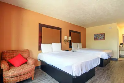 Image de Enjoy a Peaceful Stay with Essential Amenities and Complimentary Parking