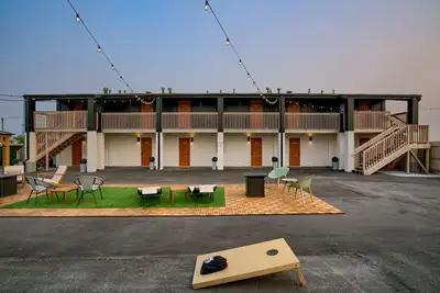 Image de 5 min. to Lincoln's top attractions. 2 Queens, kitchenette & outdoor space.