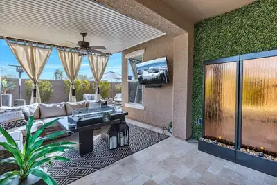 Image de Modern Home Near Ballpark - Newly Furnished