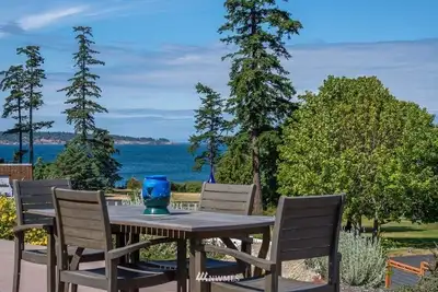 Image de Serene Waterview Retreat/Hot Tub/Private Beach &Tennis Court/ Pet-Friendly