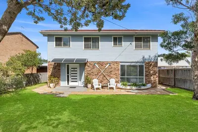 Image de Rusty Oars - views to green island.
