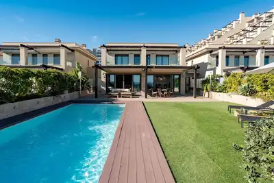 Image de Villa 'Mediterranean Beach' avec vue sur la mer, Wi-Fi et climatisation