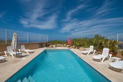 Image de Appartement 'Bel Neuf, Climatisé' avec Vue Mer, Piscine Commune et Wi-Fi