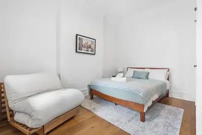 Image de Luxury Renovated Home, Quiet street- Light Modern