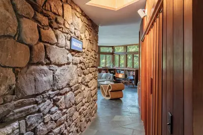Image de 4-bedroom Mid Century Modern Home