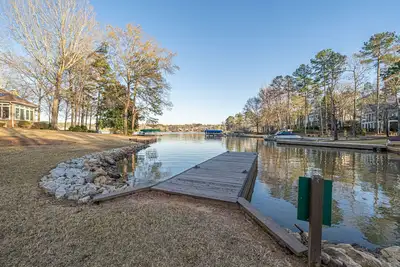 Image de Great Waters Oasis • Luxury Lakefront Home • Shared Dock • Stunning Views