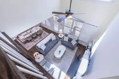 Image de Gorgeous renovations at Lake & Golf Getaway