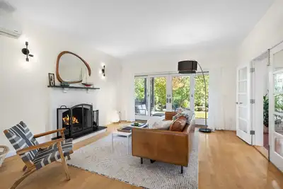 Image de Narragansett Town Beach Passes! - Charming 3 bedroom minutes to Narragansett Pier!