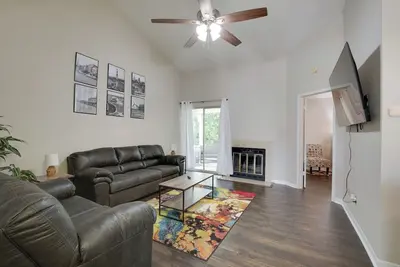 Image de Charming 2-bedroom condo in delightful Huntsville Mid City