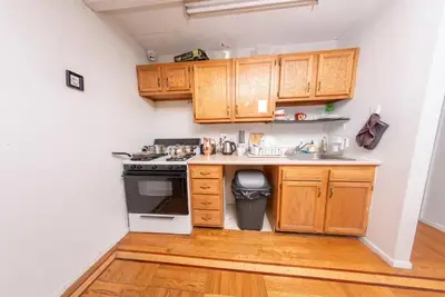 Spacious Bedroom for 4 in shared Townhouse + garden