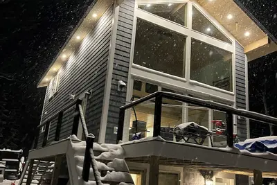 Image de Brand new 3-bedroom lakefront house in wonderful Pittsburg. Enjoy a cozy stay