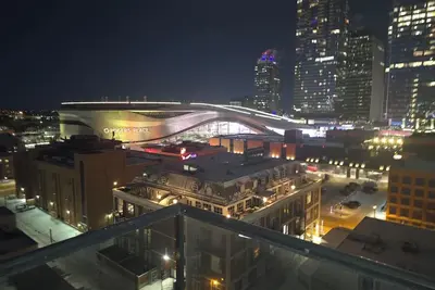 Image de Your Perfect Downtown Escape: Stylish 2-Bedroom Condo in Edmonton’s Ice District