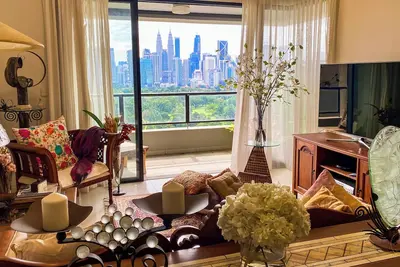 Image de Halal Luxe: 2br Iconic Kl Views w Full Kitchen