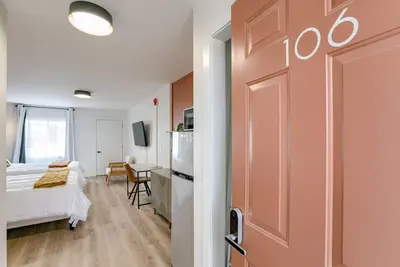 Image de 5 min. to Lincoln's top attractions. 2 Queens, WiFi, pickleball, & outdoor space