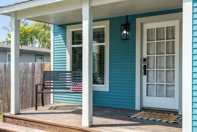 Image de Charming Blue Cottage