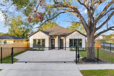 Image de Stylish Modern 3b/3br Duplex Near Medical Center, Museum Distric and Downtown