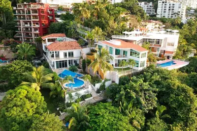 Spacious hillside Villa with stunning bay&city views in Amapas, Puerto Vallarta