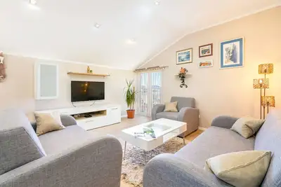 Image de Appartement de deux chambres avec la terrasse et la vue sur le mer Trogir (A-23836-a)