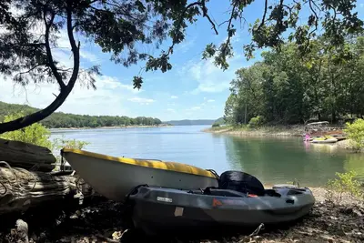 Image de Cozy Cabin on Beautiful Beaver Lake