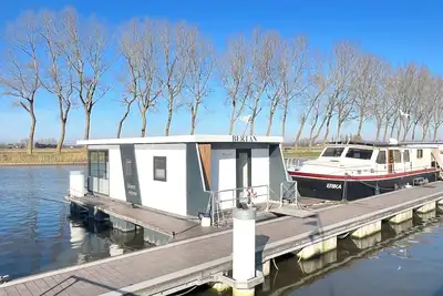 Image de Bateau-maison avec terrasse et vue imprenable