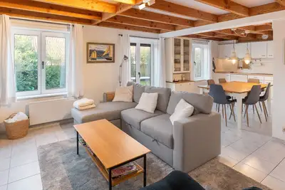 Image de Village Park V64 - Maison de pêcheur moderne avec jardin orienté au sud dans un parc de vacances.