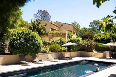 Image de Charmante Villa dans le Sud de la France avec Piscine et Jardins Privés