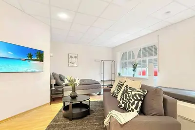 Image de Urban Chic | Sleeps 5 | Balcony