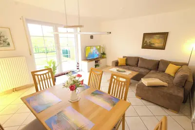 Image de Spacious vacation home near the beach with terrace and parking space.