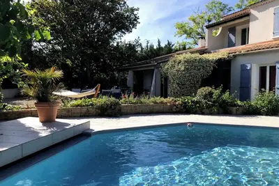 Image de Évasion idéale à la villa la Pernes du Nord: Votre paradis de vacances!