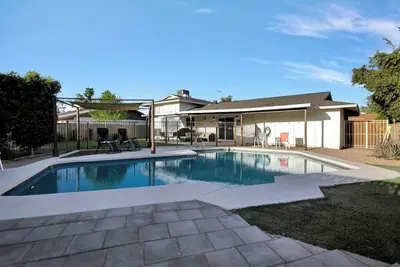 Image de This house is a 4 bedroom(s), 2 bathrooms, located in Tempe, Az.