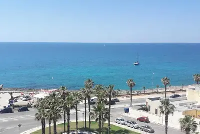 Image de Lovely apartment by the sea, and within walking distance of the center,