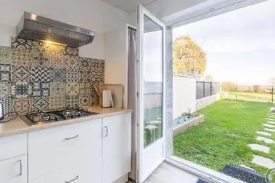 Image de Charmante Maisonnette au Sommet du Mont Rôti avec Parking