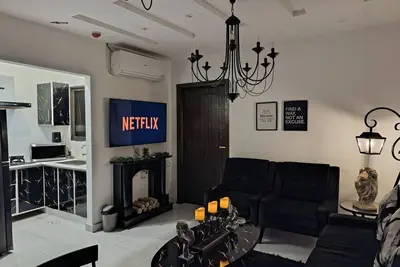 Image de Luxury 1bhk Apartment with Balcony & Stunning City View