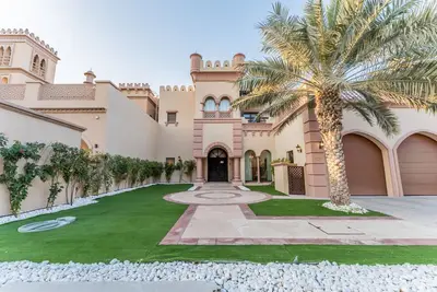 Image de Private Beachfront Villa w/ Pool Access, Minutes from Nakheel Mall and Monorail