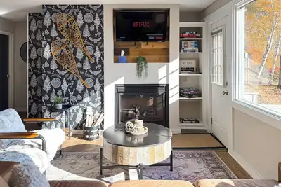 Image de Stunning View, 3 minutes to Loon, New Renovation!