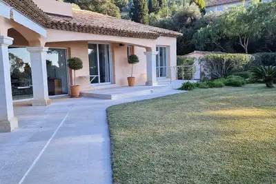 Image de Superbe villa bord de mer avec piscine et terrain de tennis