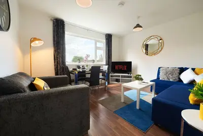 Image de Flat 8 Inviting 2 Bedroom 1st Floor flat | Parking