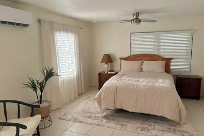 Image de Spacious 2br Retreat  – Center of Grand Cayman, Sleeps 6 + Fast WiFi