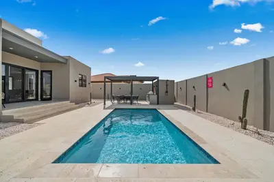 Image de 3 min to Beach! New Top Notch Villa!