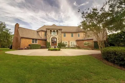 Image de Masters Rental Retreat - Spacious Tuscan Style Villa. Pool, Billiards, Golf, +