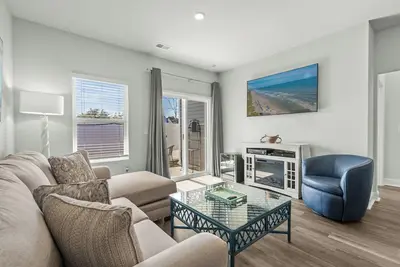 Image de 3br, Outdoor Movie Theatre, Indoor Fireplace, Arcades, 5 Minutes from Beach!