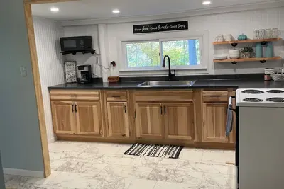 Image de Cozy and secluded, recently remodeled 2 bedroom cottage near Muskingum river