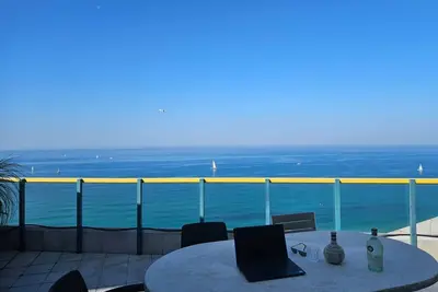 Image de Stunning Sea View – Step Out of the Elevator and Into the Water!